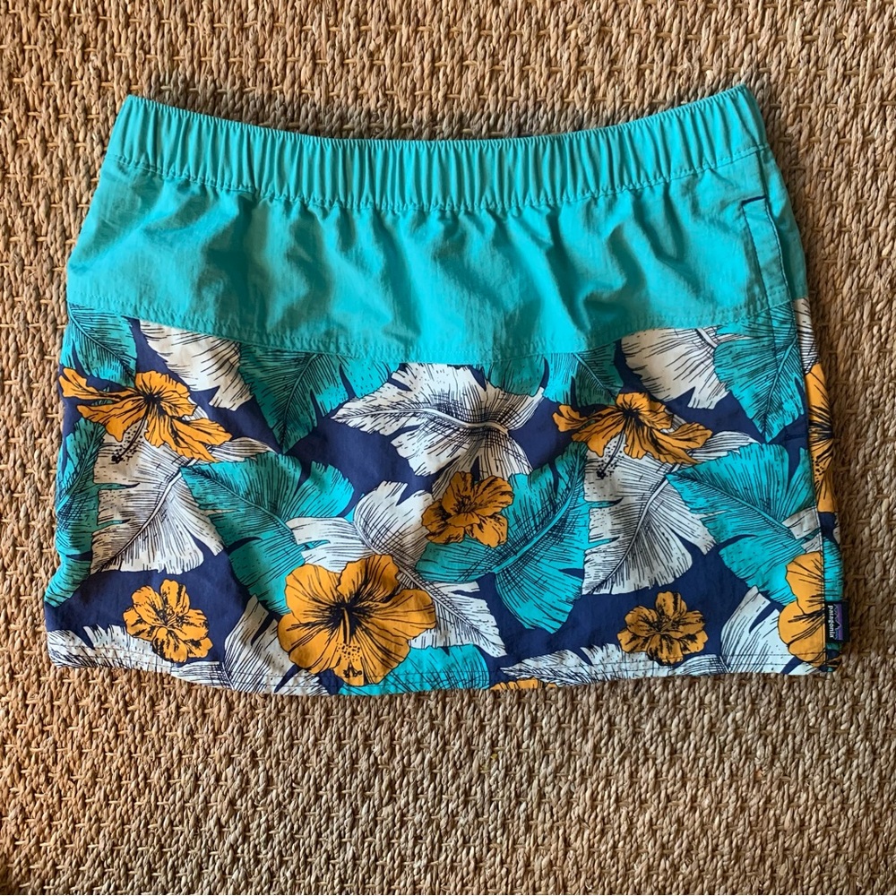 Patagonia // Women's Baggies Skirt - tropical print with hibiscus flowers small
